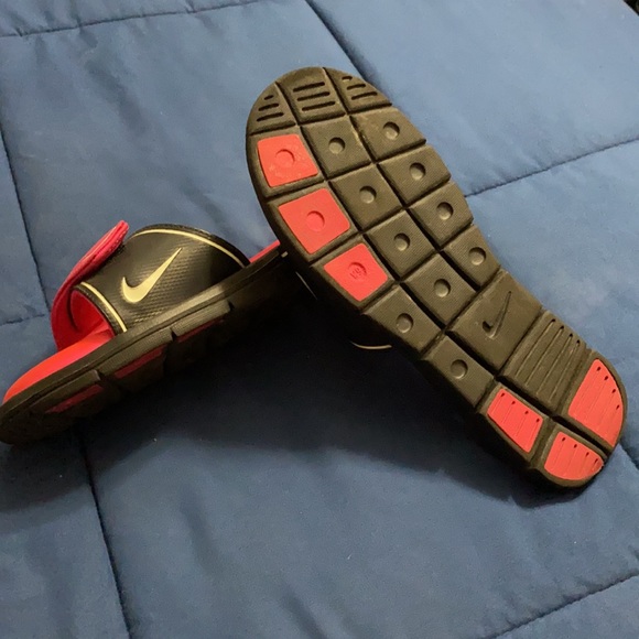 Women’s Nike slides - Picture 2 of 4